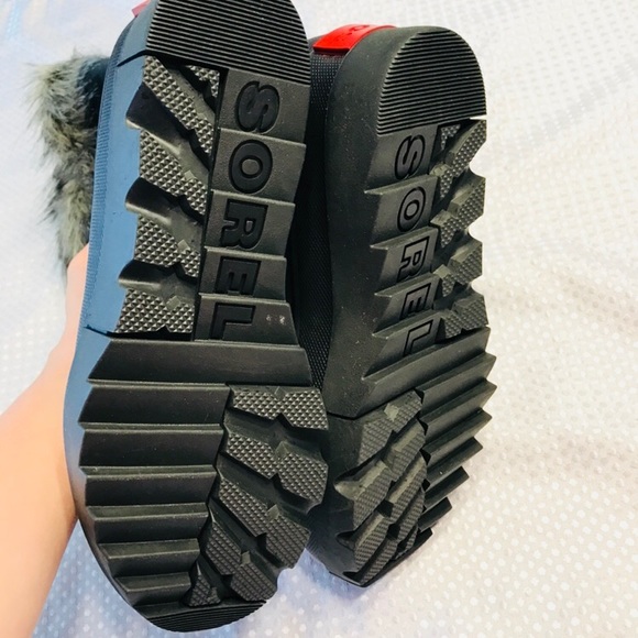 Sorel Joan of artic Next leather boots in black - Picture 8 of 10